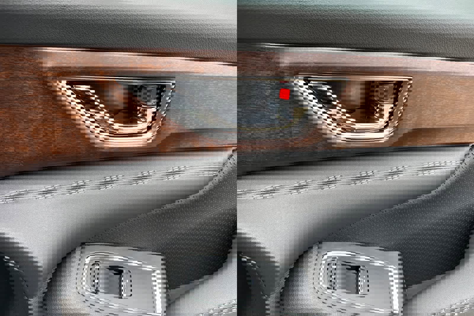 New 2025 Subaru Ascent Touring w/ Popular Package #2 image 18