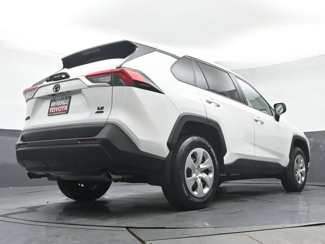 Used 2023 Toyota RAV4 LE AWD/4WD image 32