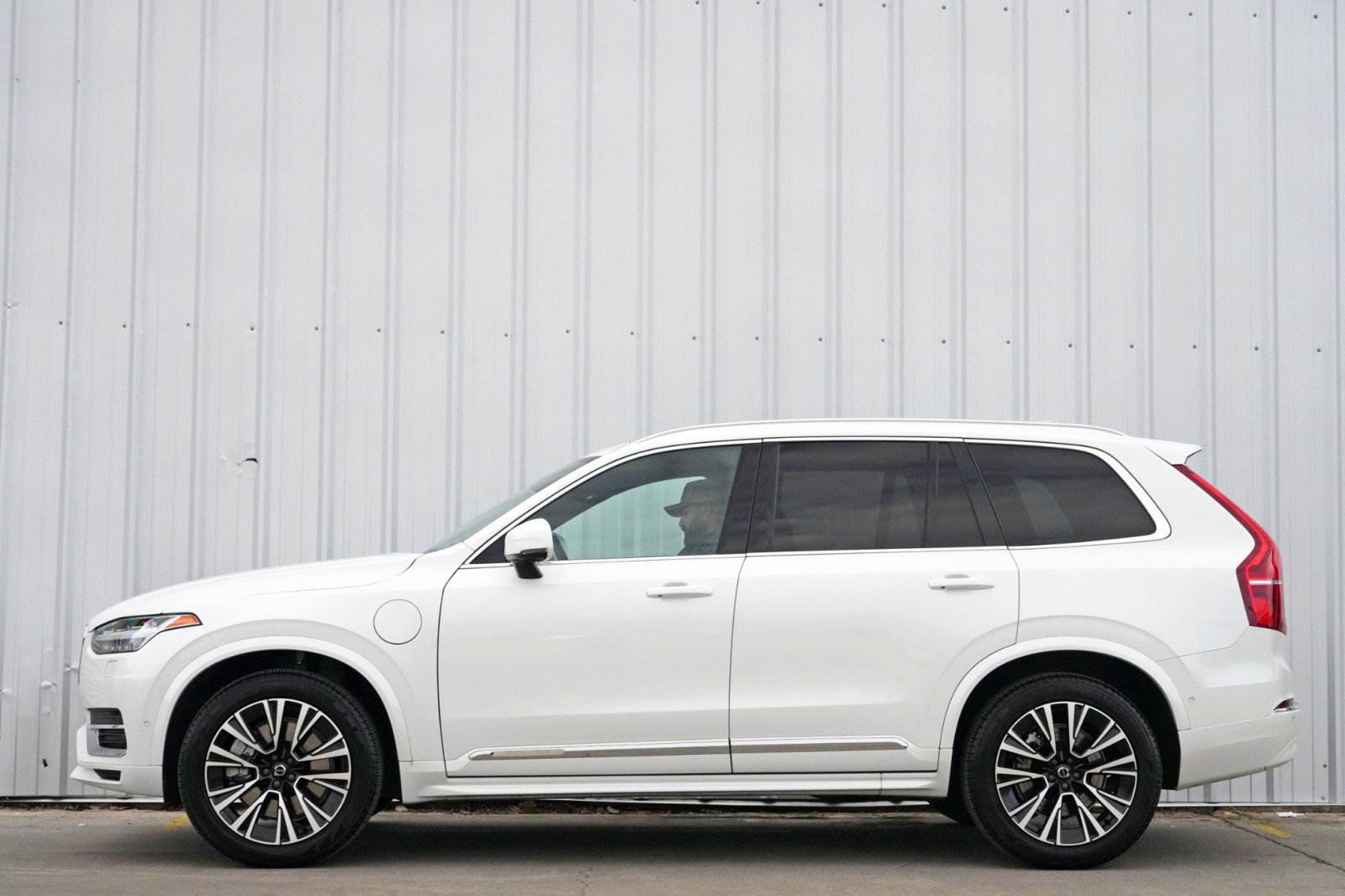 Used 2024 Volvo XC90 T8 Plus image 9