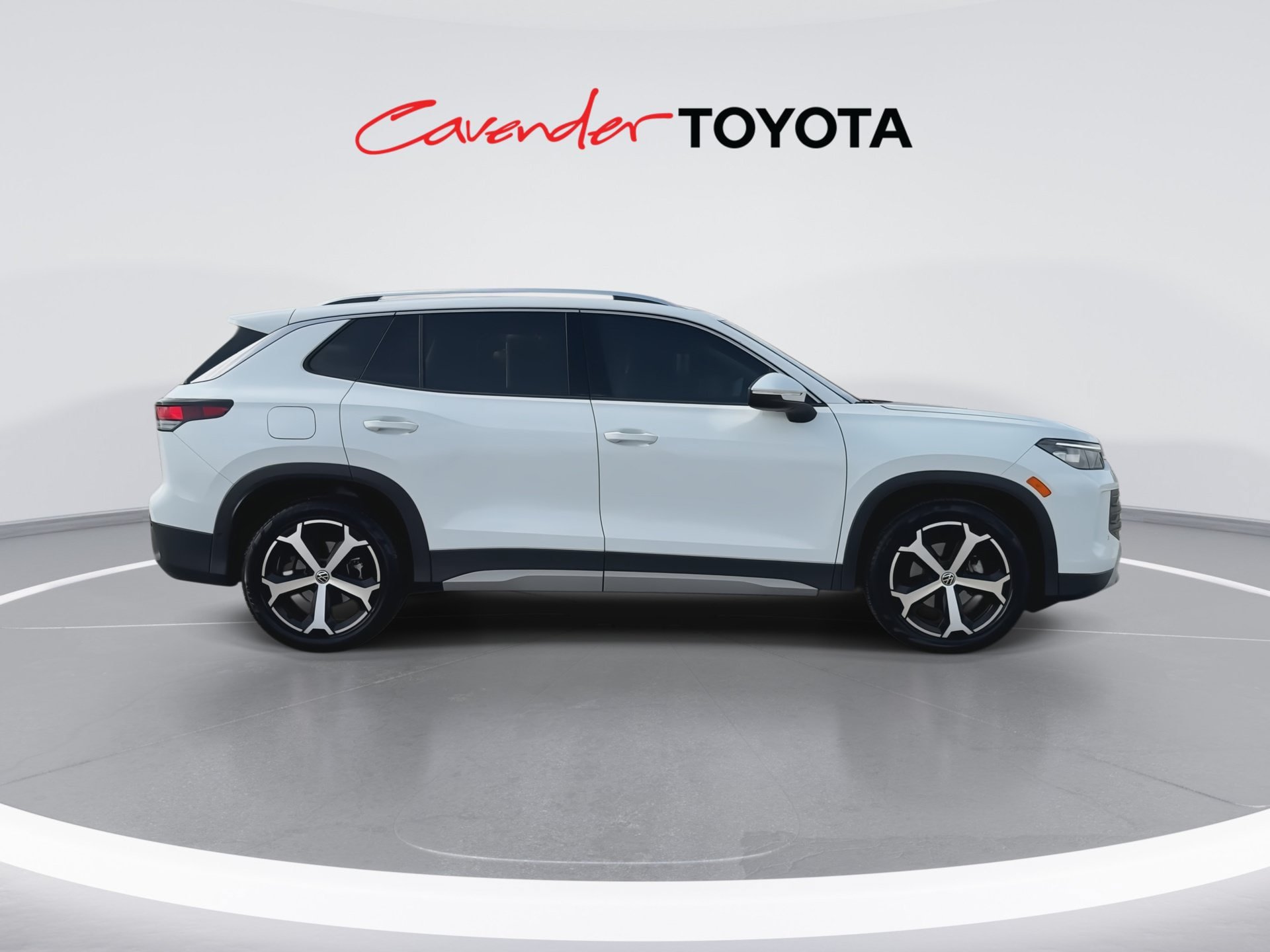 Used 2026 Volkswagen Tiguan SE FWD image 9