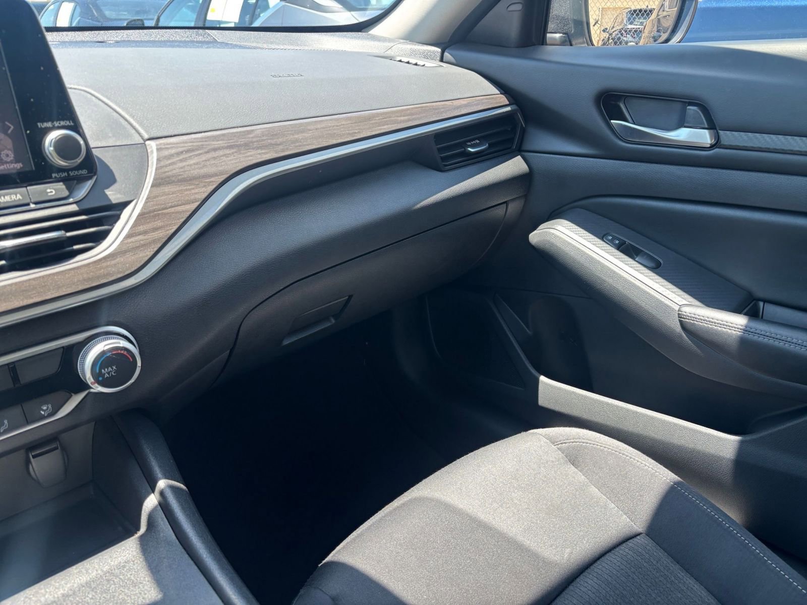 Used 2025 Nissan Altima 2.5 SV FWD image 35