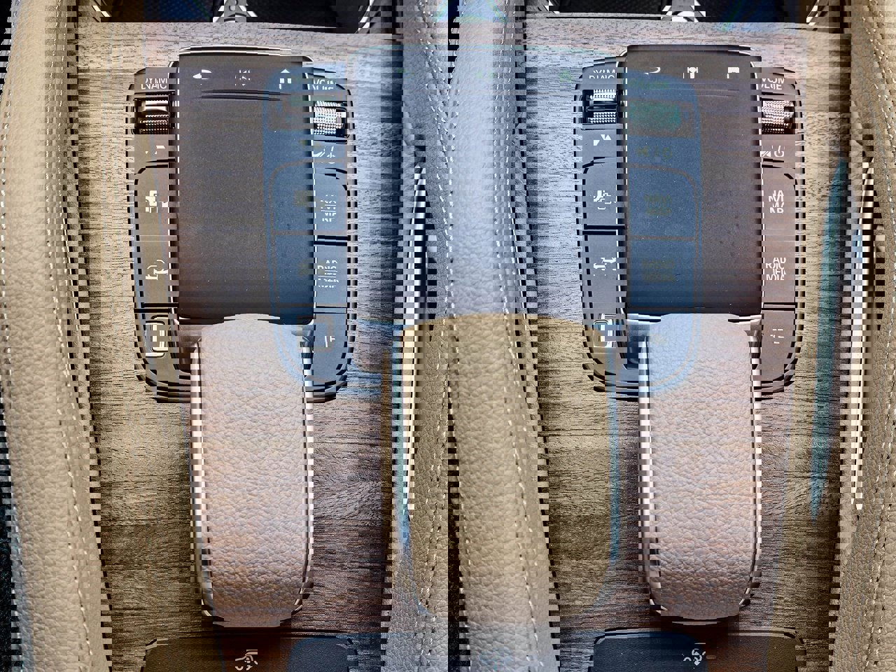 New 2026 Mercedes-Benz GLS 580 4MATIC image 17