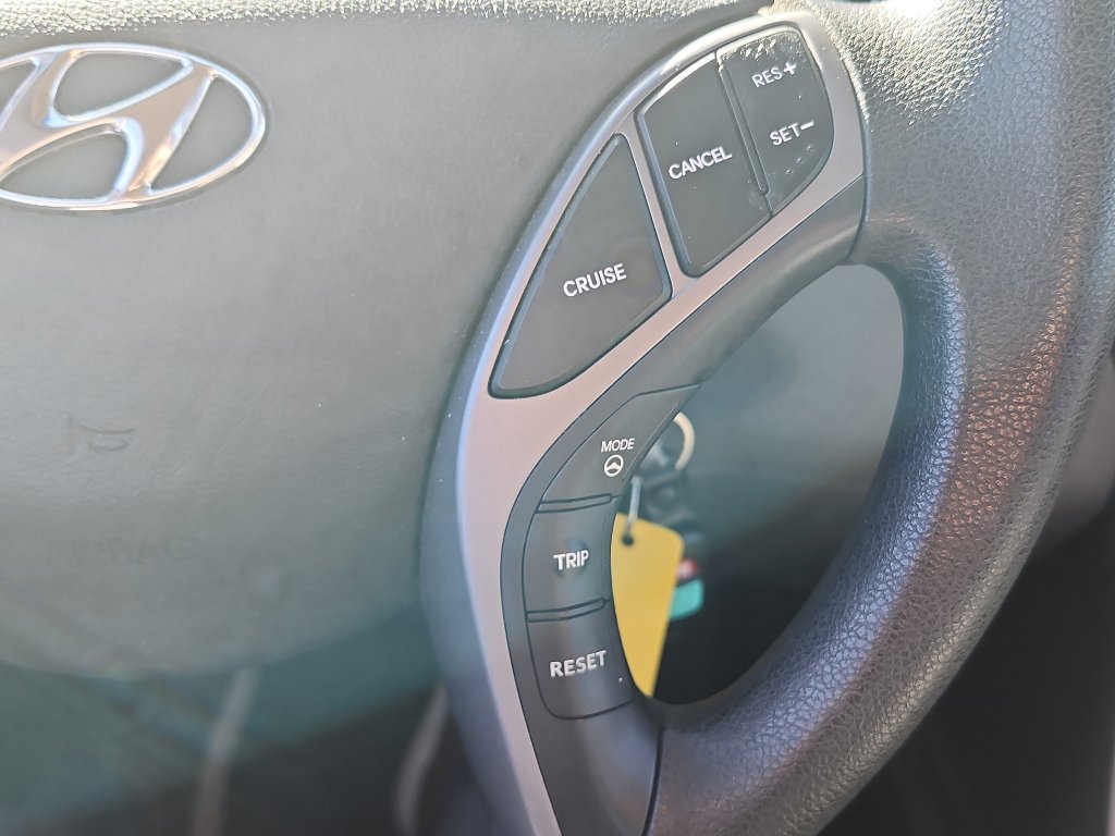 Used 2015 Hyundai Elantra SE image 15