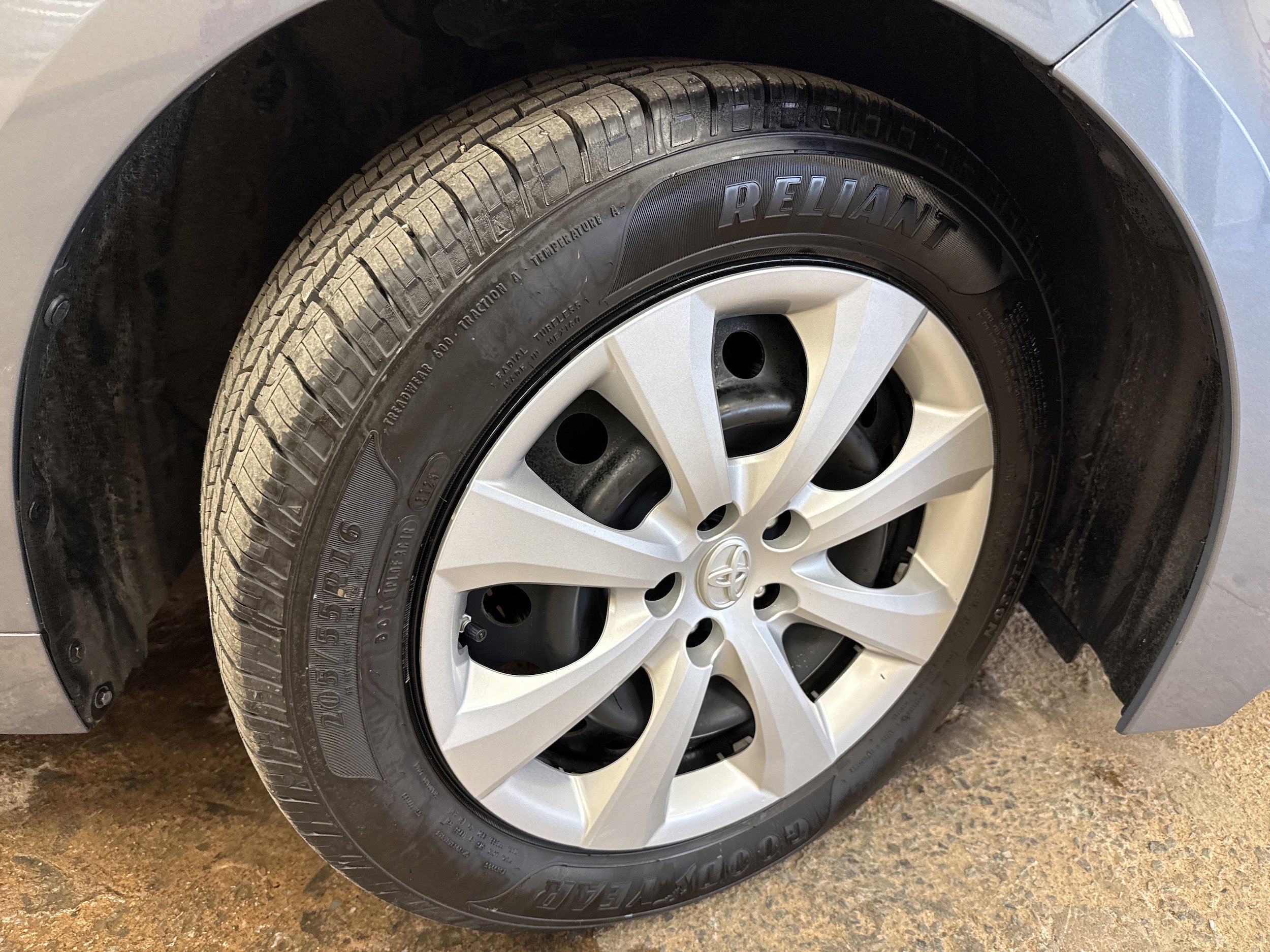 Used 2022 Toyota Corolla LE FWD image 23