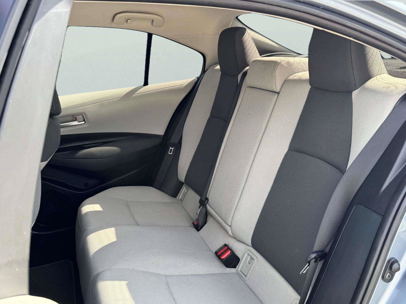 Used 2021 Toyota Corolla LE FWD image 33