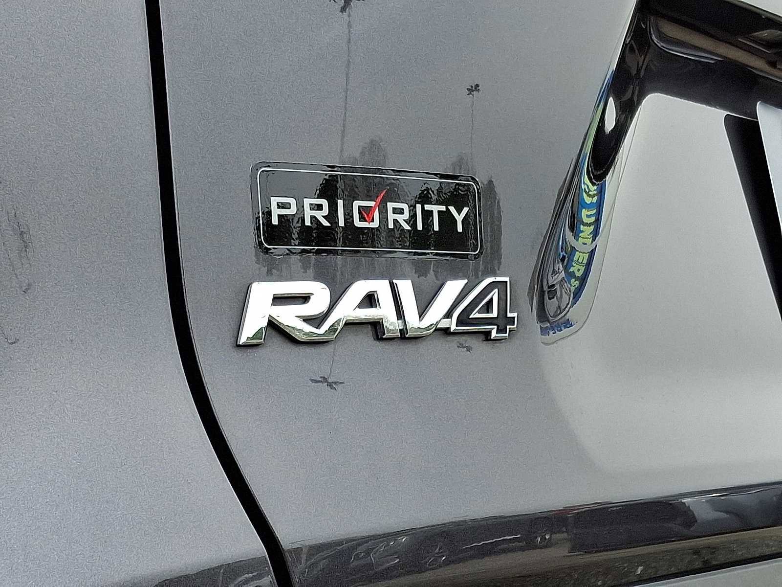 Used 2022 Toyota RAV4 XLE image 36