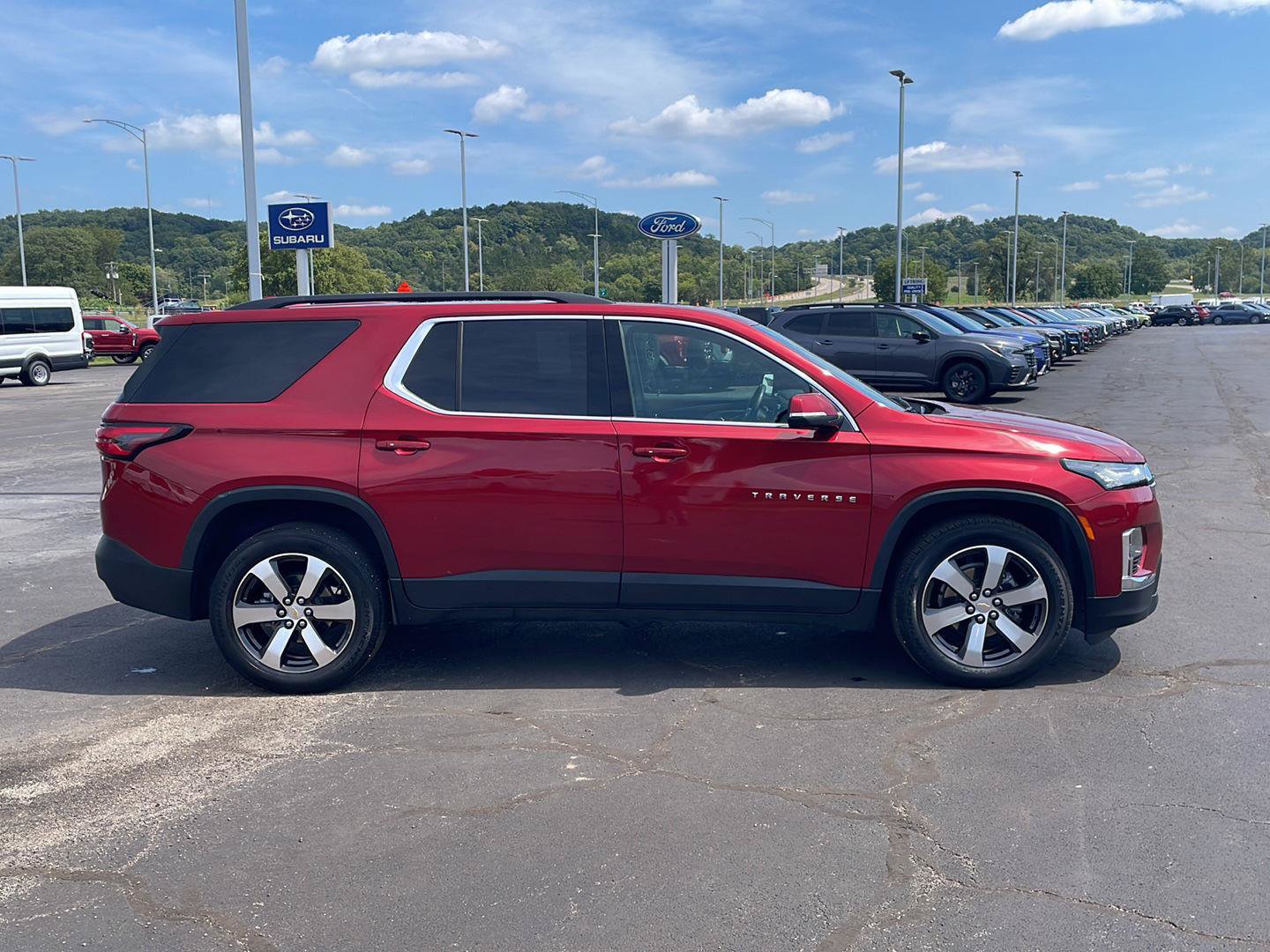 Used 2023 Chevrolet Traverse LT w/ LT Premium Package FWD image 6