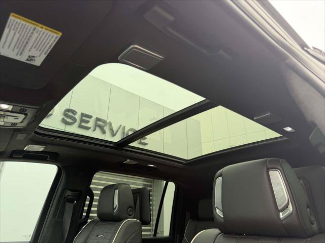 Used 2025 Cadillac Escalade ESV V AWD/4WD image 24