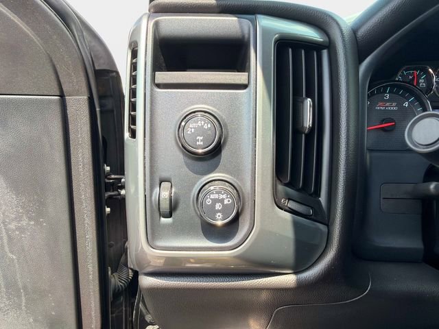 Used 2018 Chevrolet Silverado 1500 LT w/ All Star Edition AWD/4WD image 29
