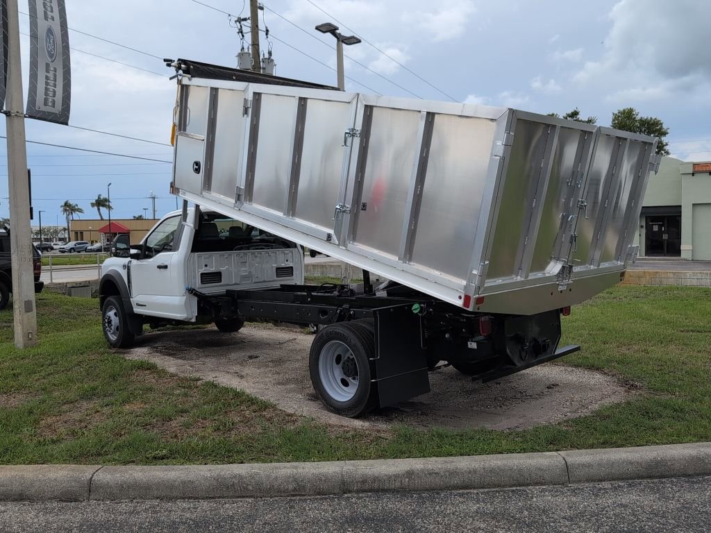 New 2025 Ford F550 4x4 Regular Cab Super Duty image 5