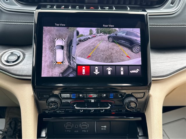 Used 2023 Jeep Grand Cherokee L Limited w/ Luxury Tech Group II AWD/4WD image 34