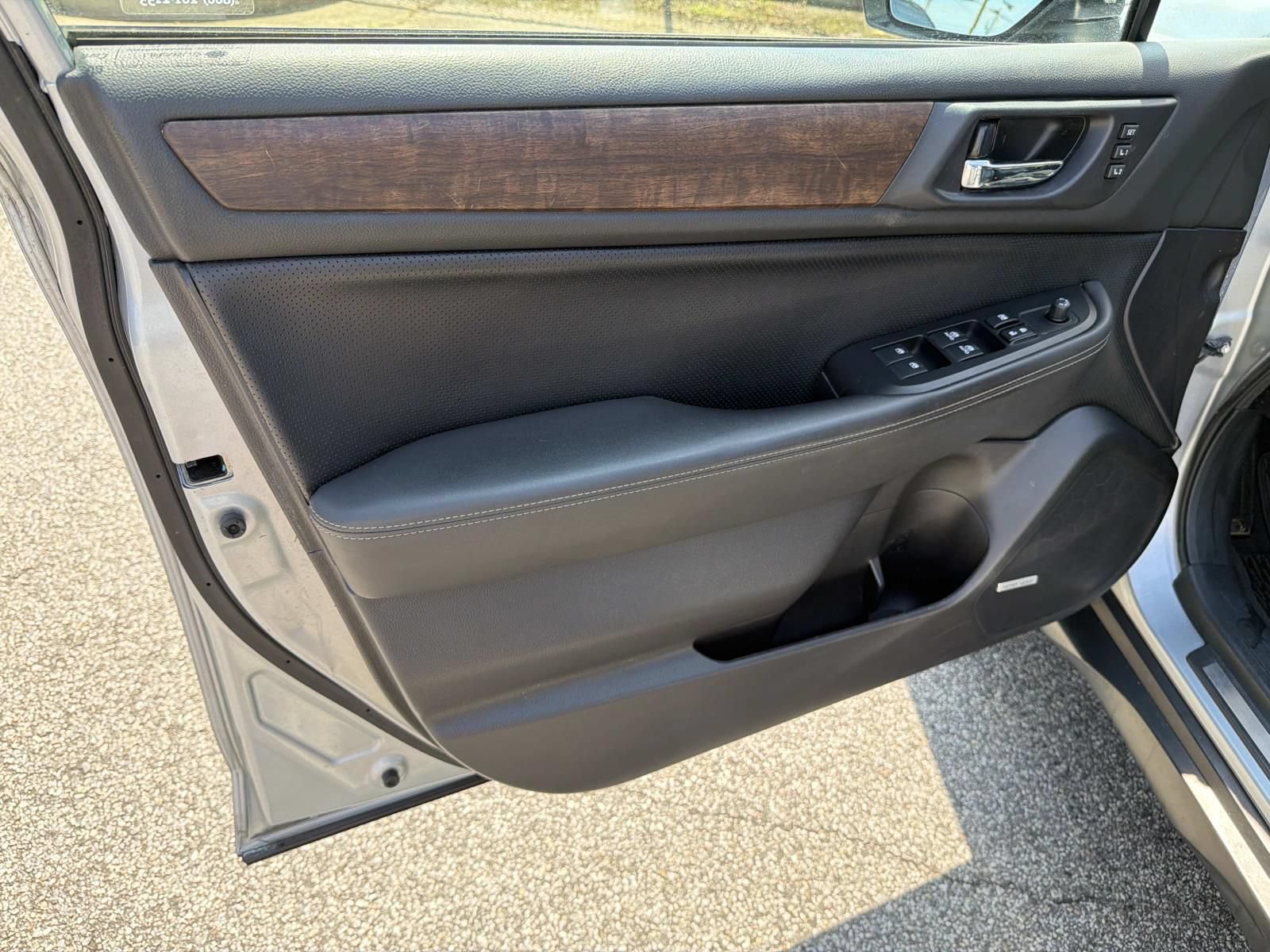 Used 2016 Subaru Outback 2.5i Limited AWD/4WD image 10