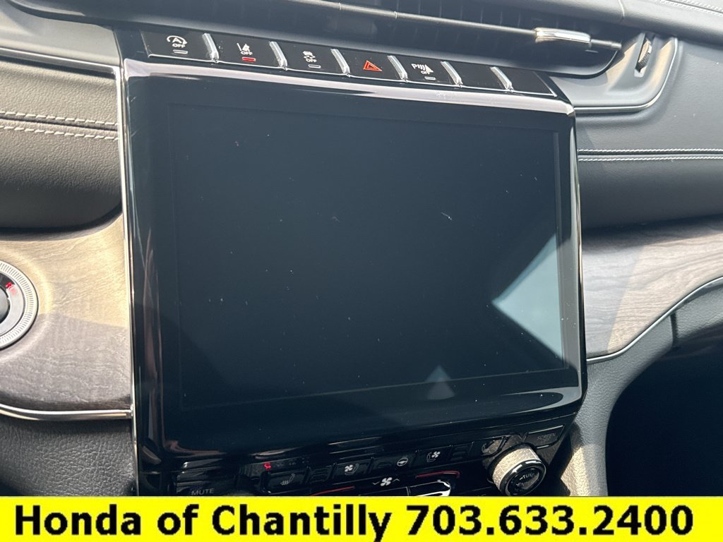 Used 2024 Jeep Grand Cherokee L Overland w/ Luxury Tech Group IV AWD/4WD image 14