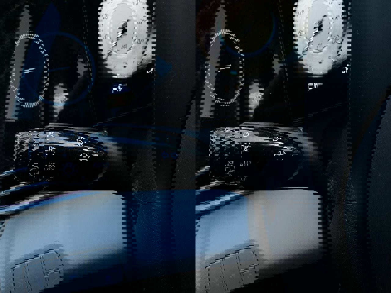 Used 2021 Hyundai Elantra Limited image 38