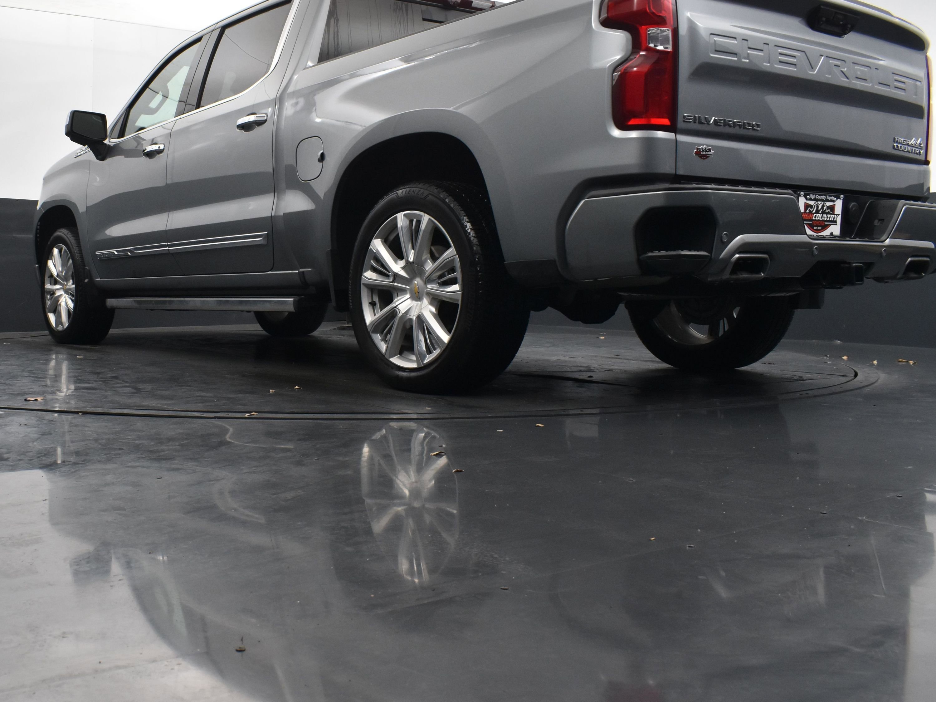 Used 2024 Chevrolet Silverado 1500 High Country AWD/4WD image 37