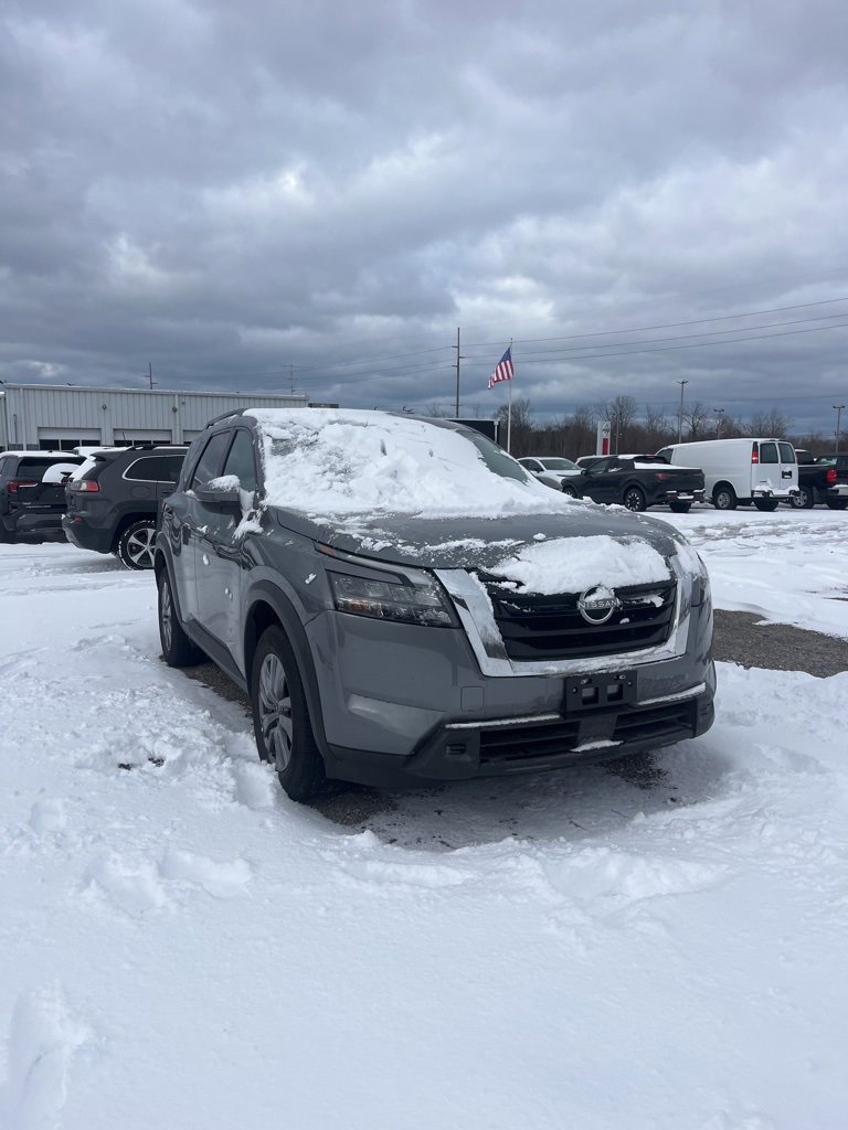 Used 2025 Nissan Pathfinder SV