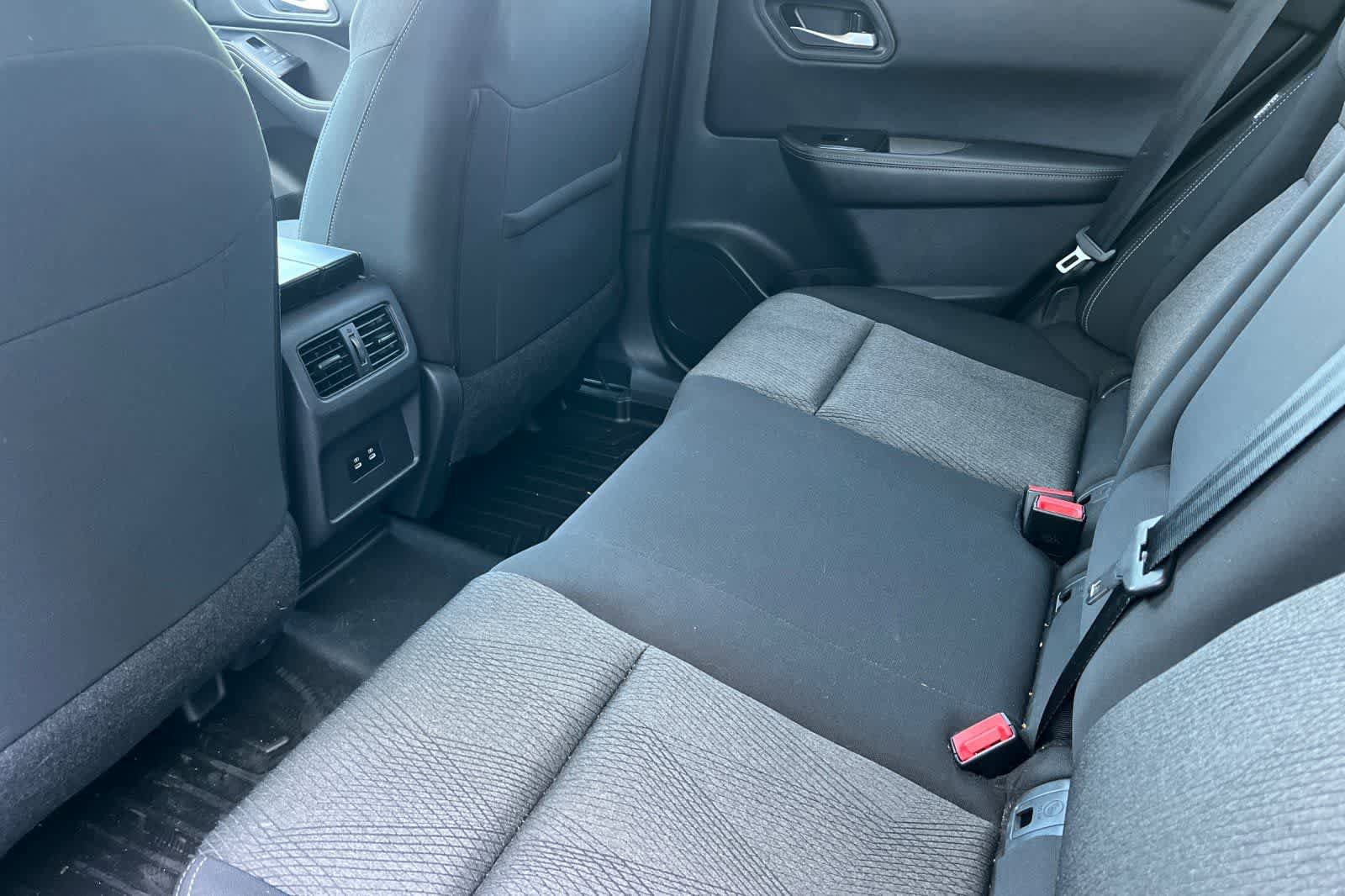 Used 2024 Nissan Rogue SV image 5