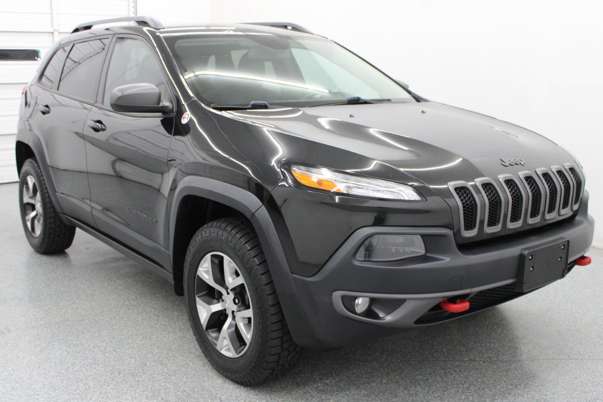 Used 2015 Jeep Cherokee Trailhawk AWD/4WD image 4