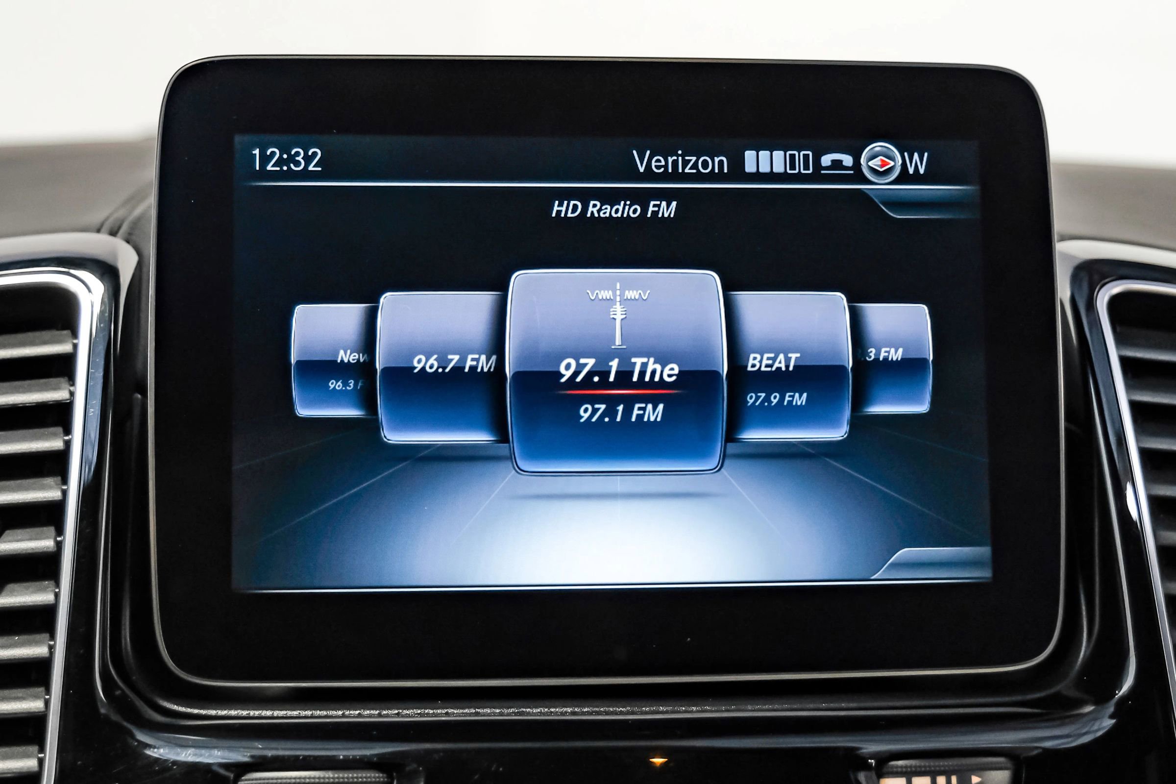 Used 2017 Mercedes-Benz GLE 43 AMG GLE 43 Sport Utility 4D image 25