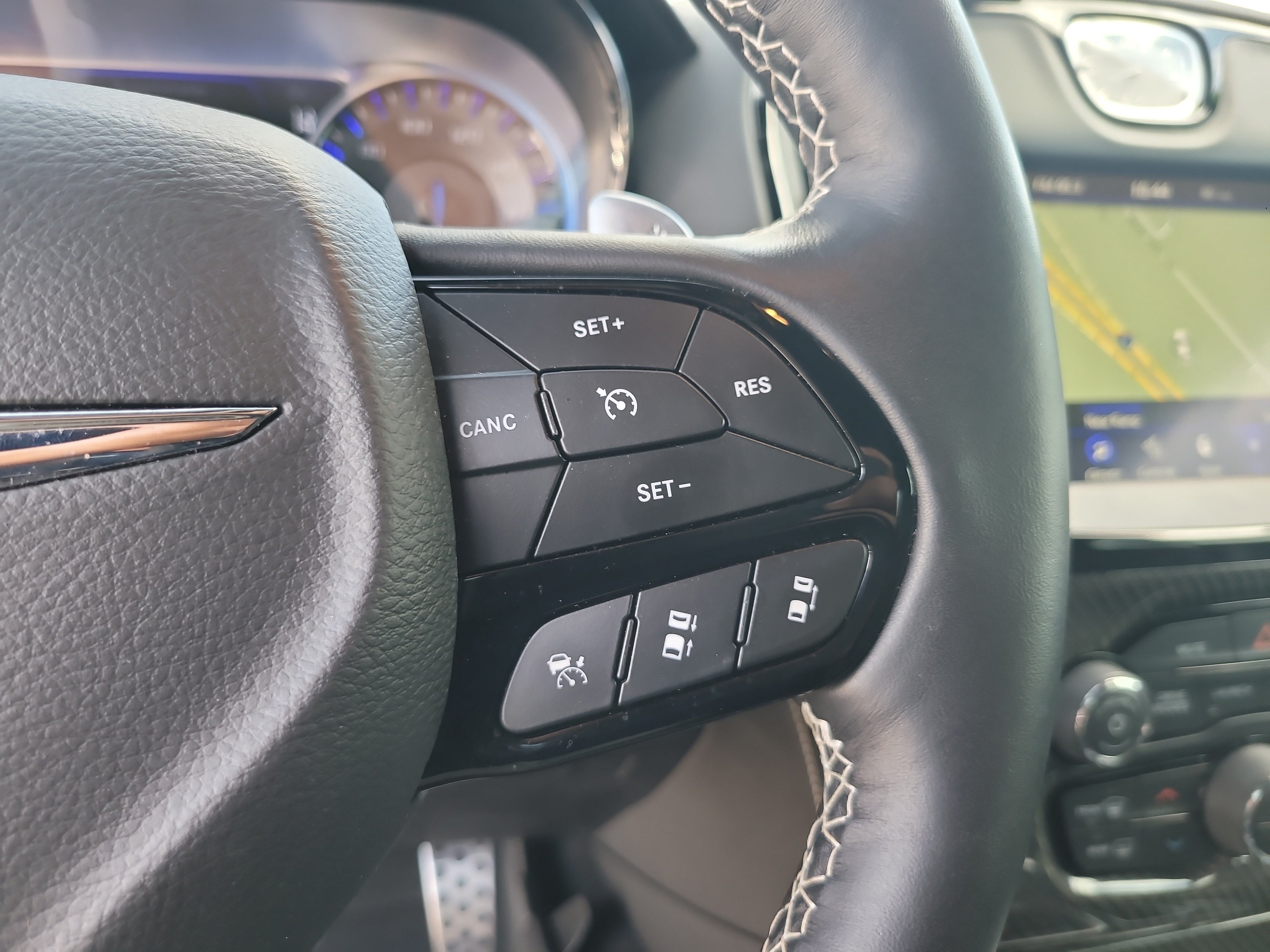 Used 2023 Chrysler 300 C RWD image 31