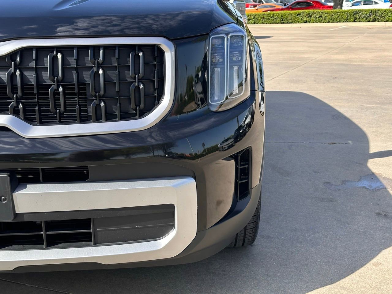 Used 2025 Kia Telluride EX w/ EX Captain's Chair Package image 4