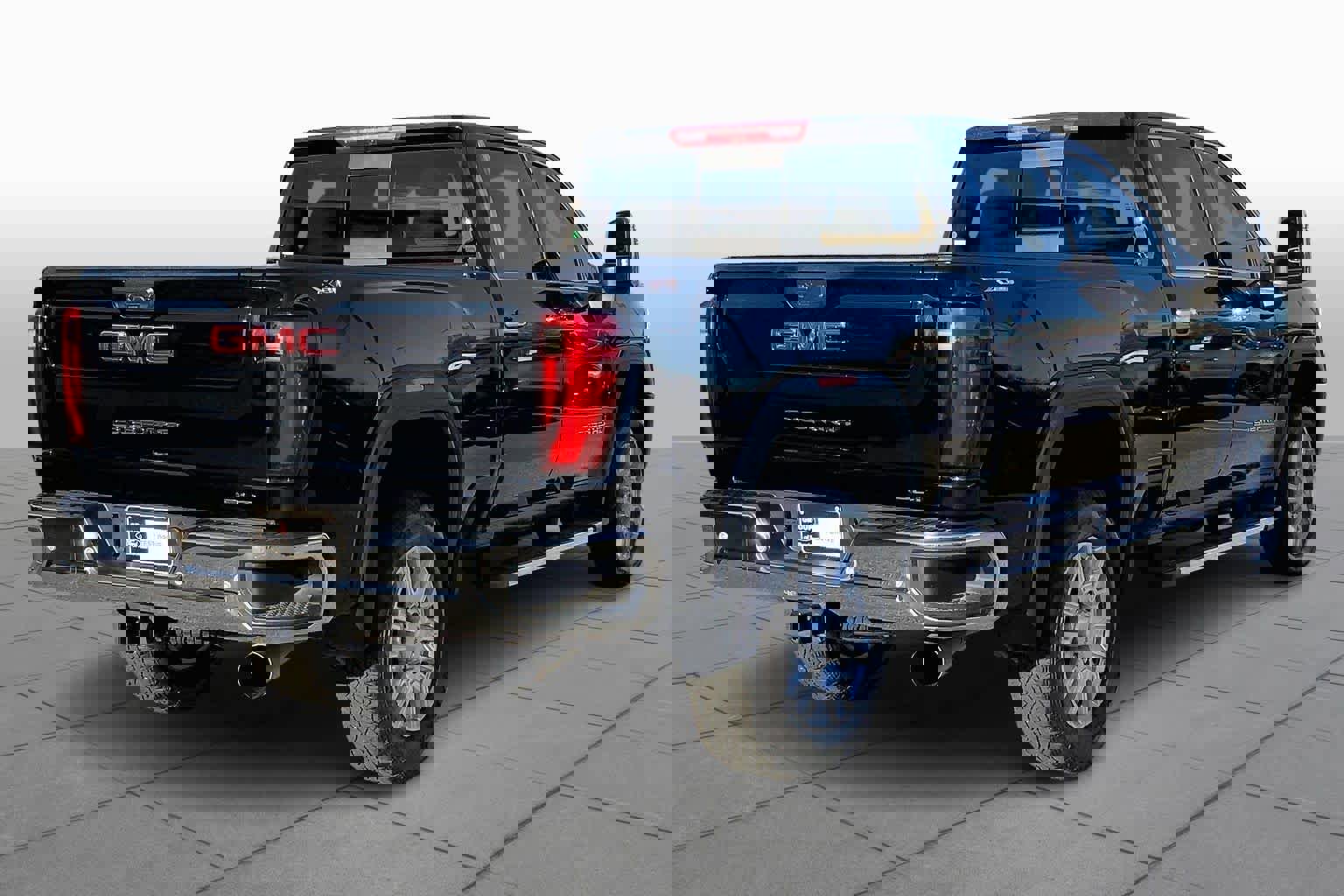 Used 2024 GMC Sierra 2500 SLT w/ SLT Premium Package image 13