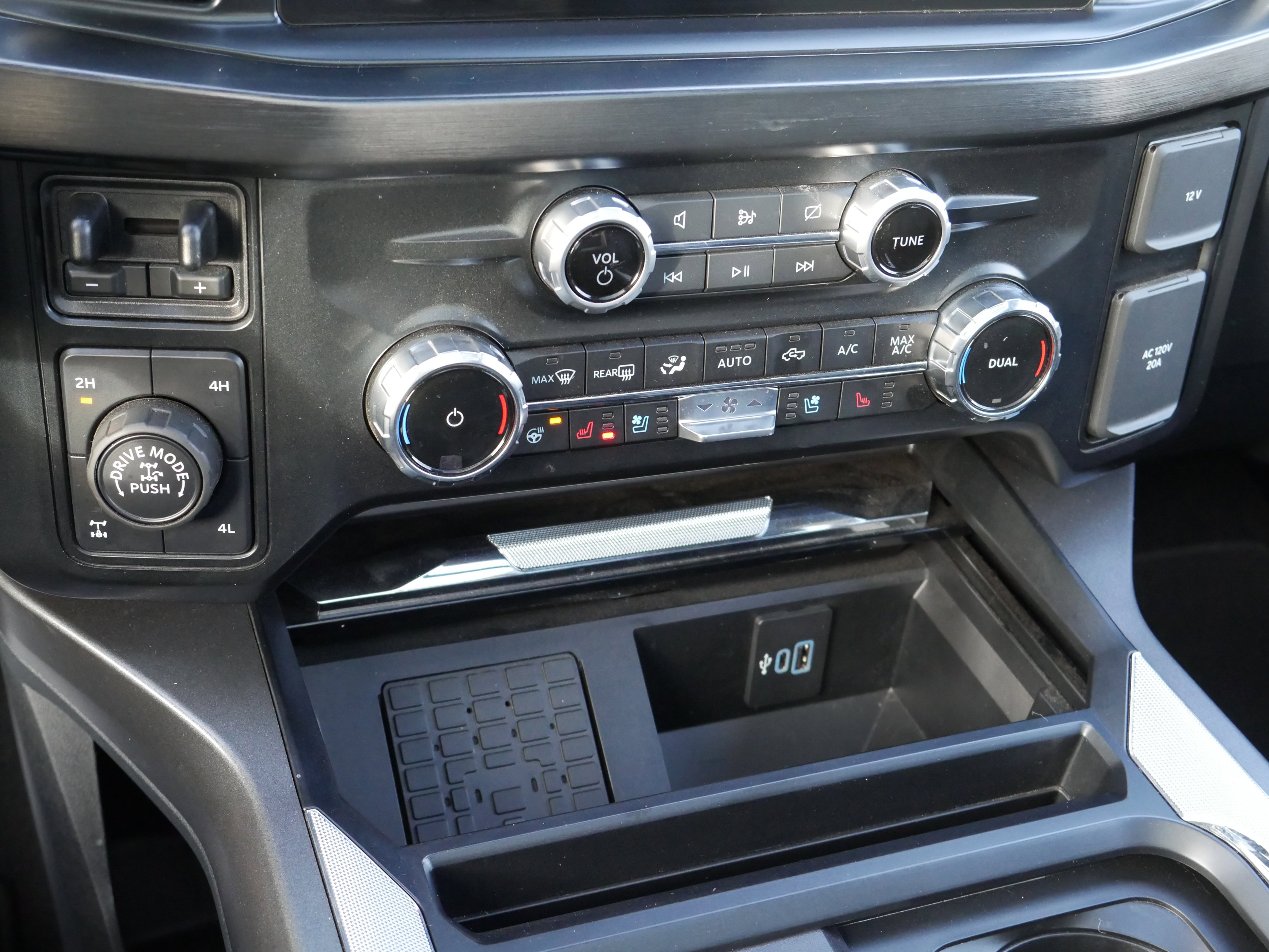 Certified 2023 Ford F250 Lariat w/ Lariat Ultimate Package image 19