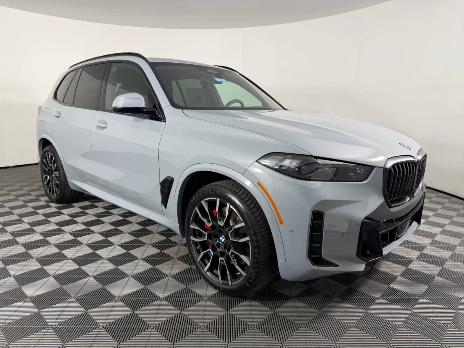 New 2026 BMW X5 xDrive50e w/ M Sport Package AWD/4WD image 1
