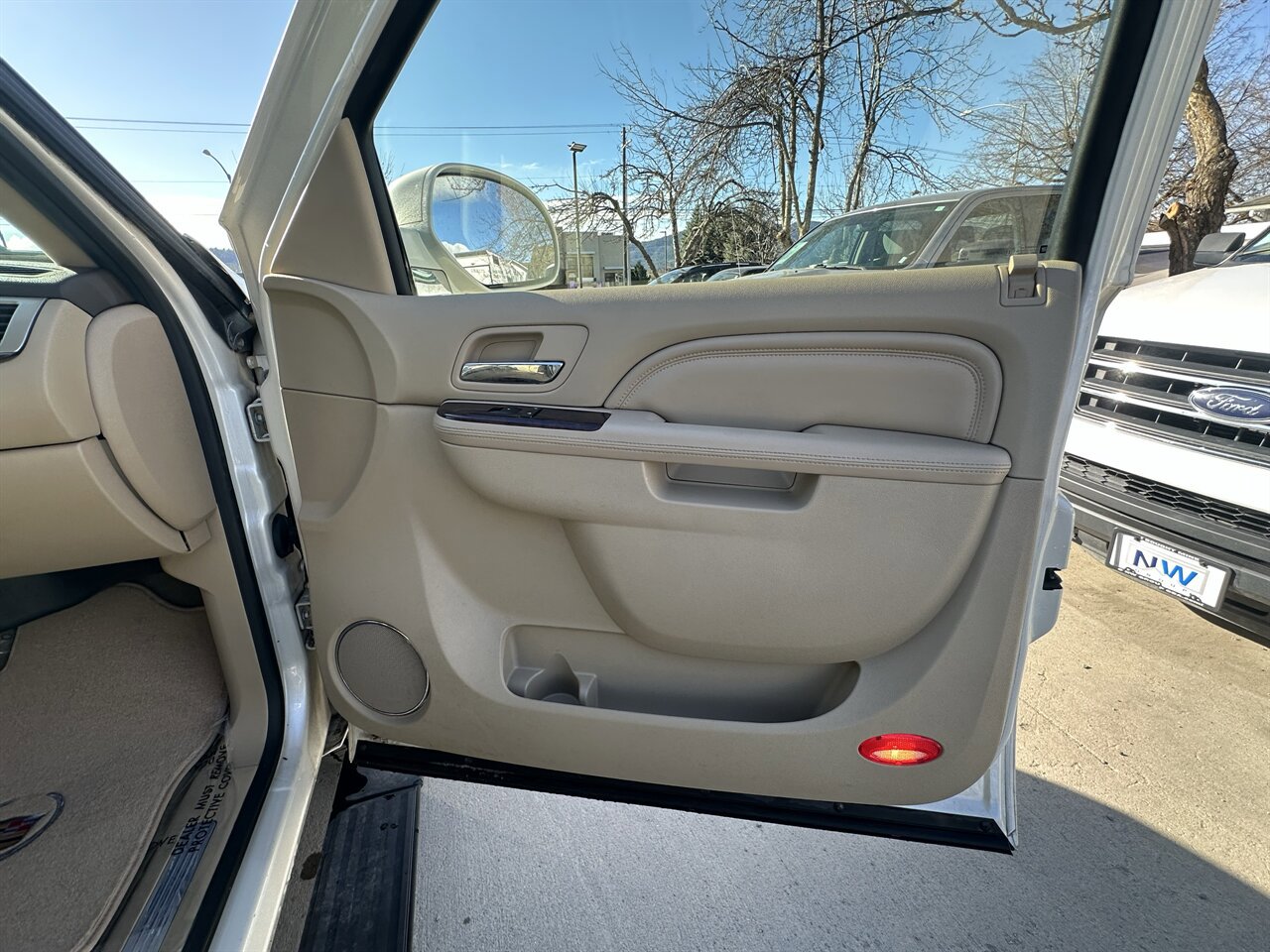 Used 2014 Cadillac Escalade ESV Premium image 21
