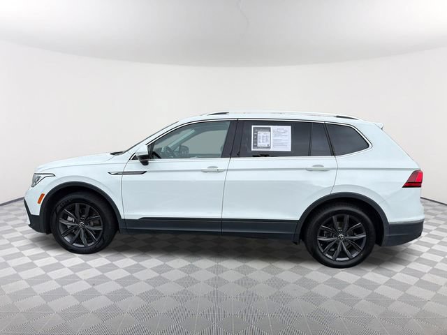 Used 2022 Volkswagen Tiguan SE w/ Panoramic Sunroof Package FWD image 8