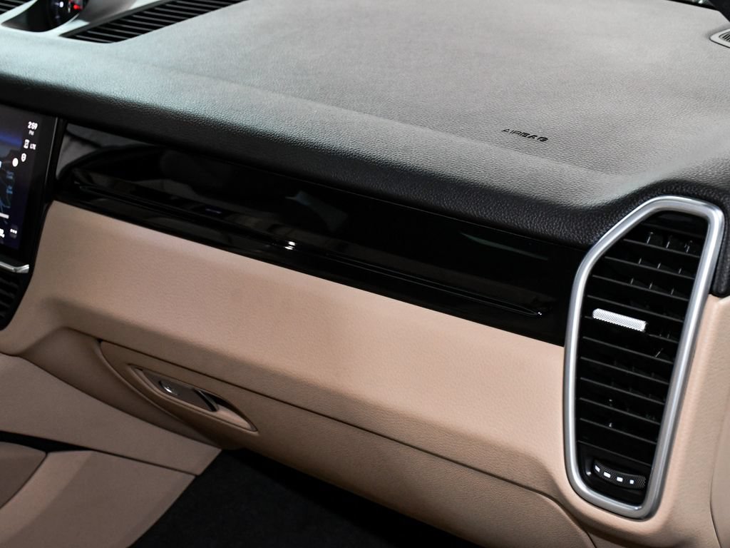 Used 2023 Porsche Cayenne AWD/4WD image 52