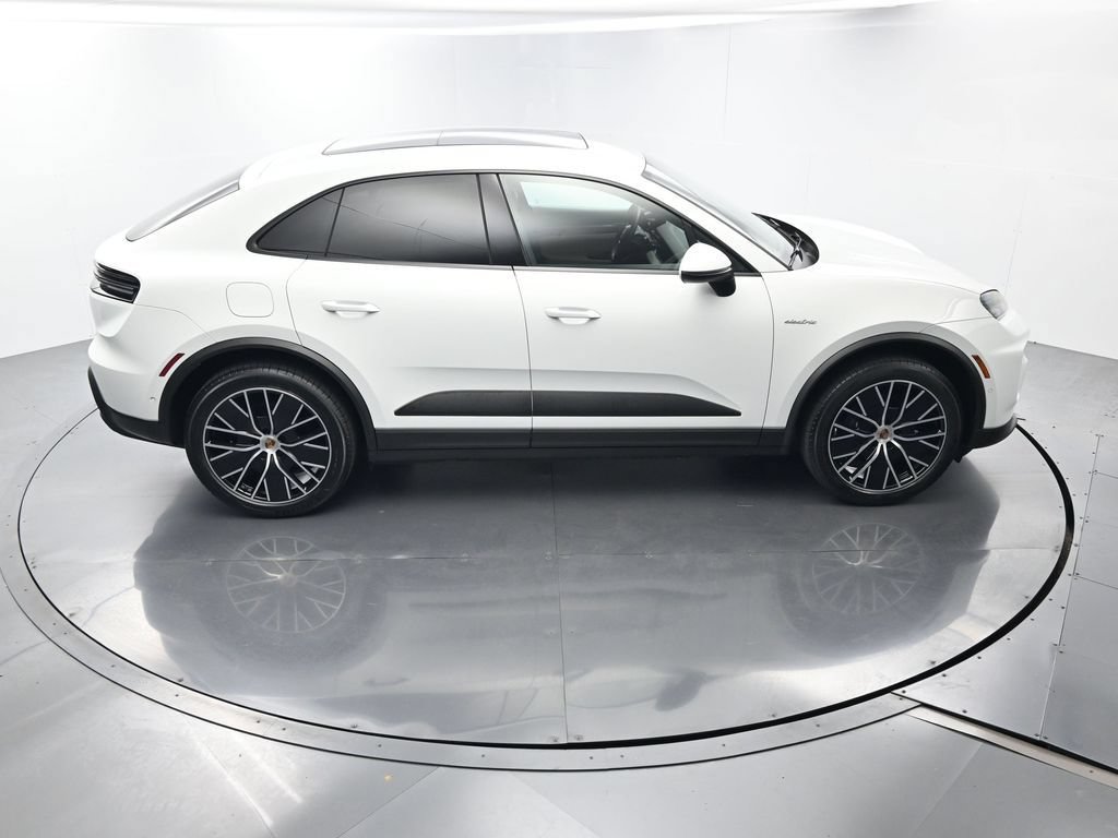 Certified 2025 Porsche Macan Electric RWD image 41