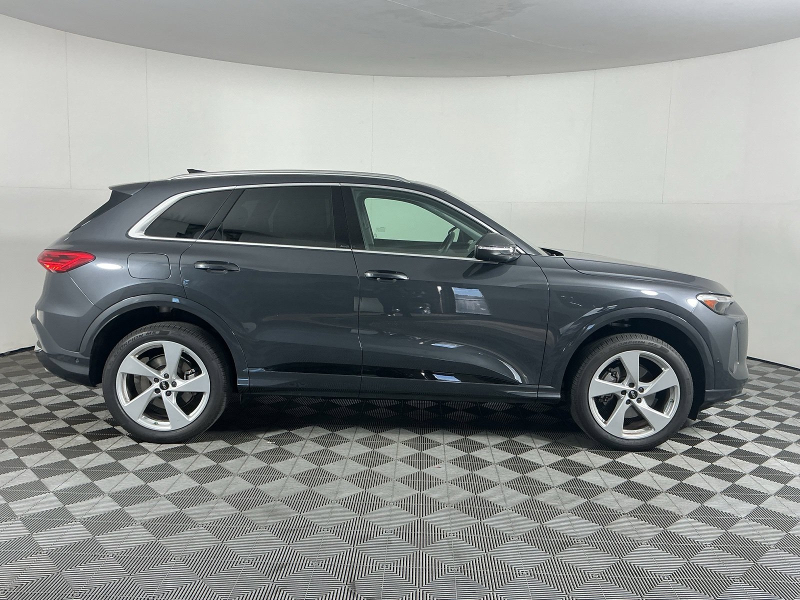 Used 2025 Audi Q5 Premium Plus w/ Premium Plus AWD/4WD image 8