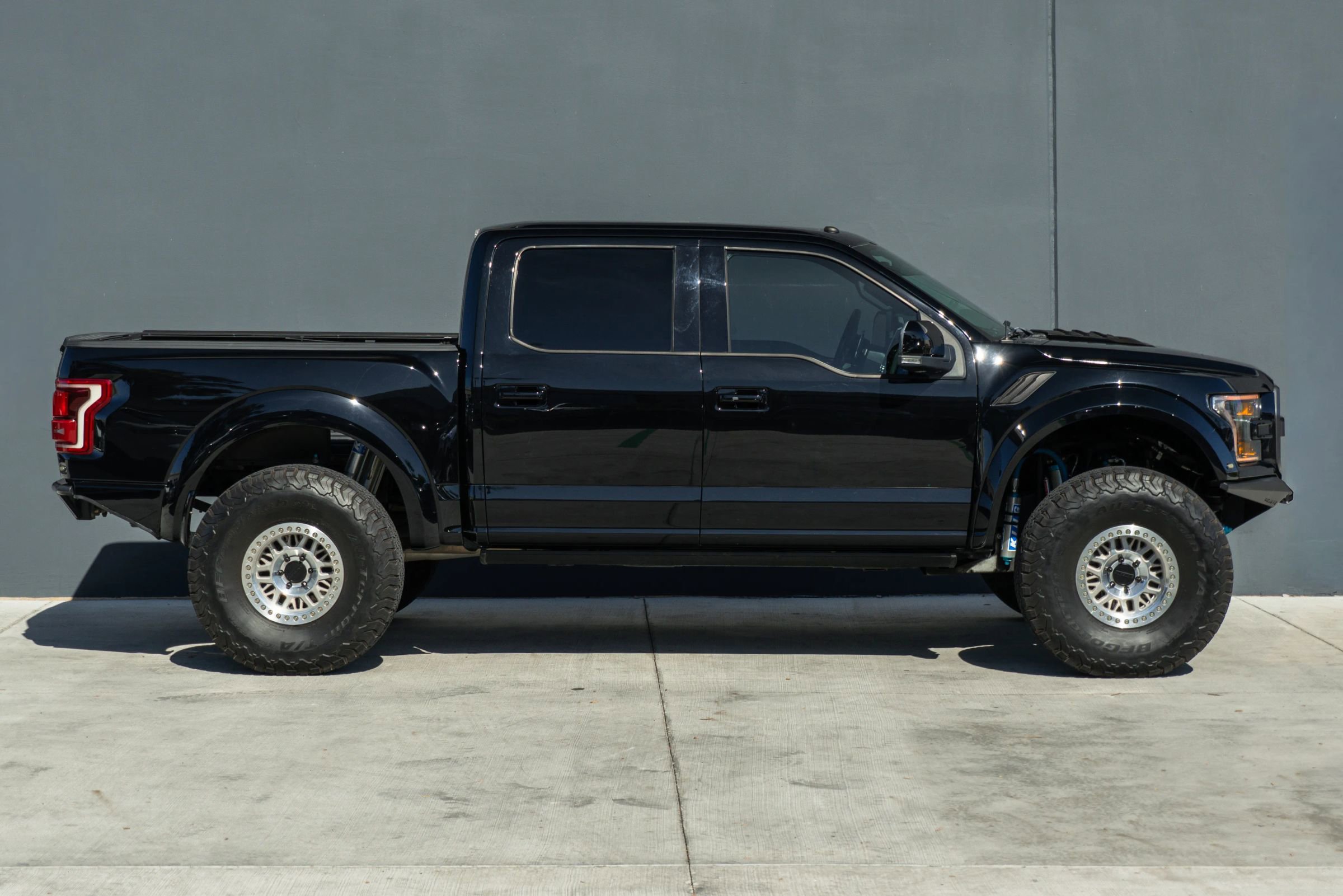 Used 2017 Ford F150 Raptor w/ Equipment Group 802A Luxury image 4