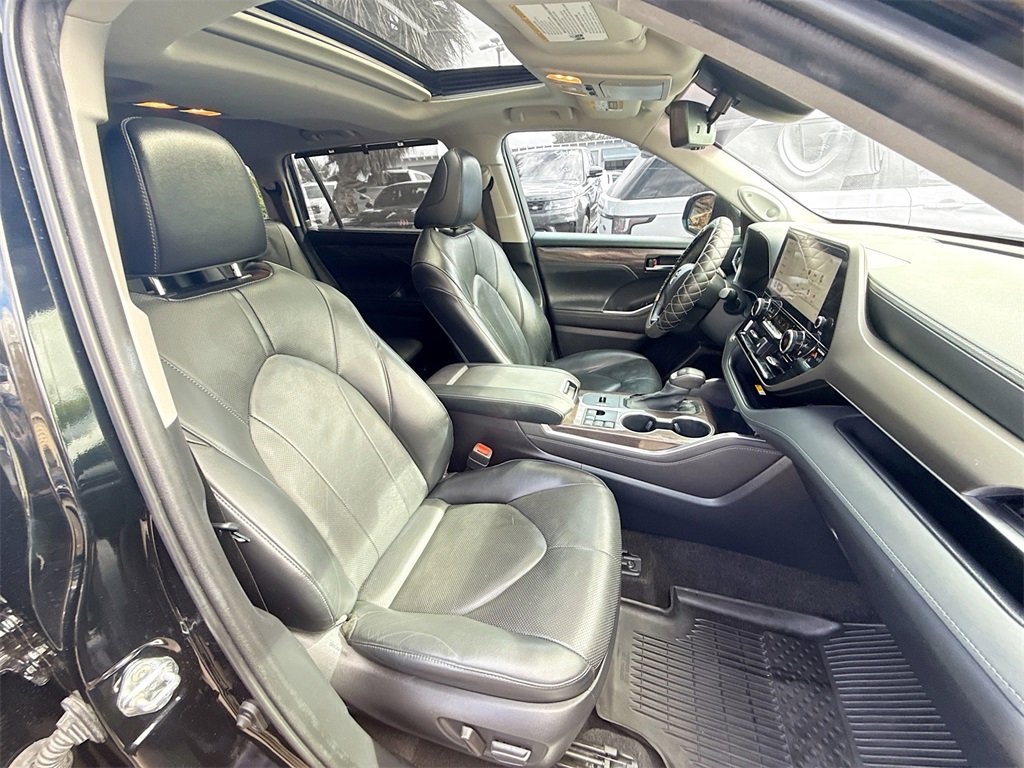Used 2023 Toyota Highlander XLE image 33