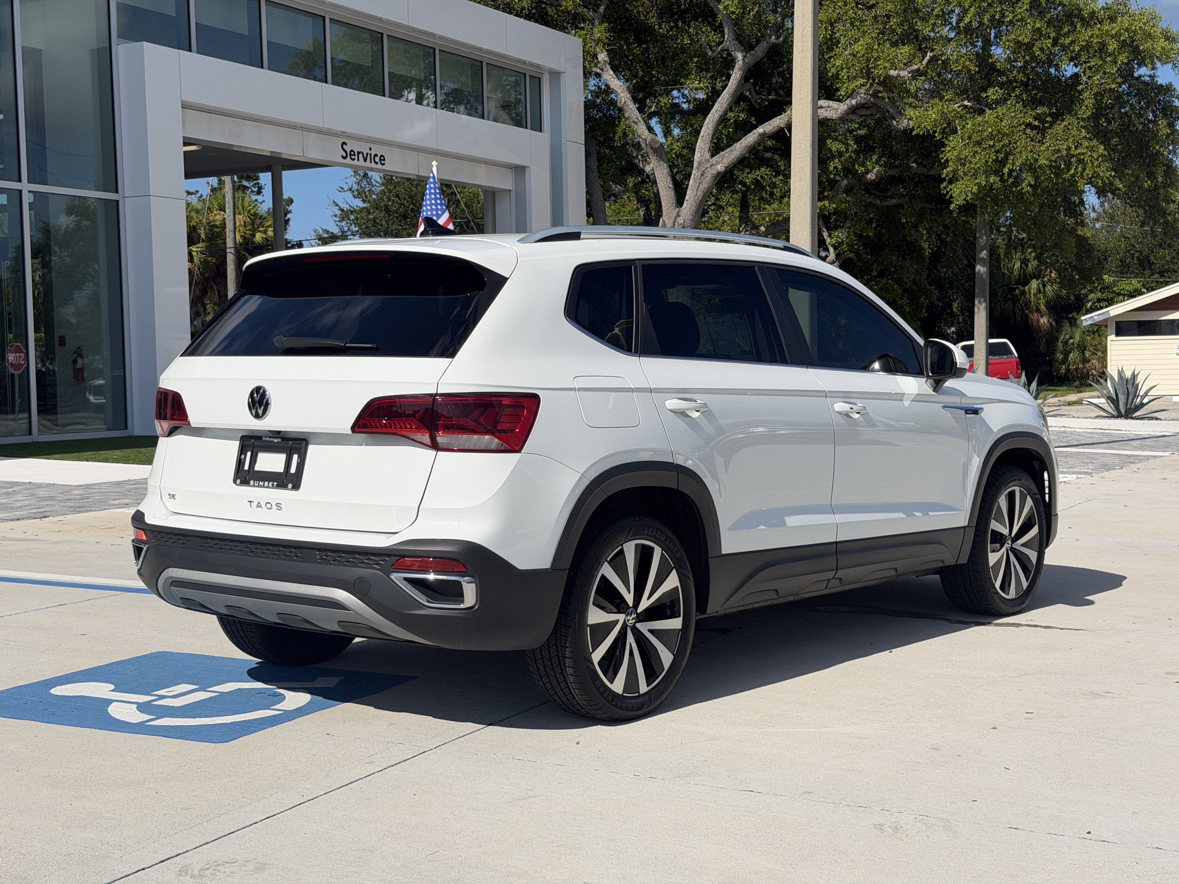Used 2022 Volkswagen Taos SE FWD image 5