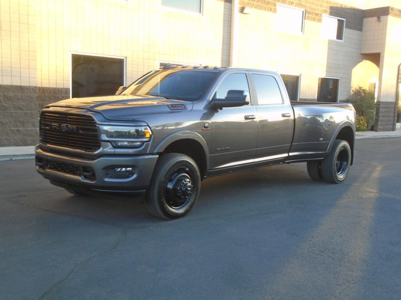 Used 2021 RAM 3500 Laramie w/ Night Edition image 19