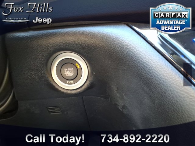 Used 2027 Chrysler Pacifica Select FWD image 26
