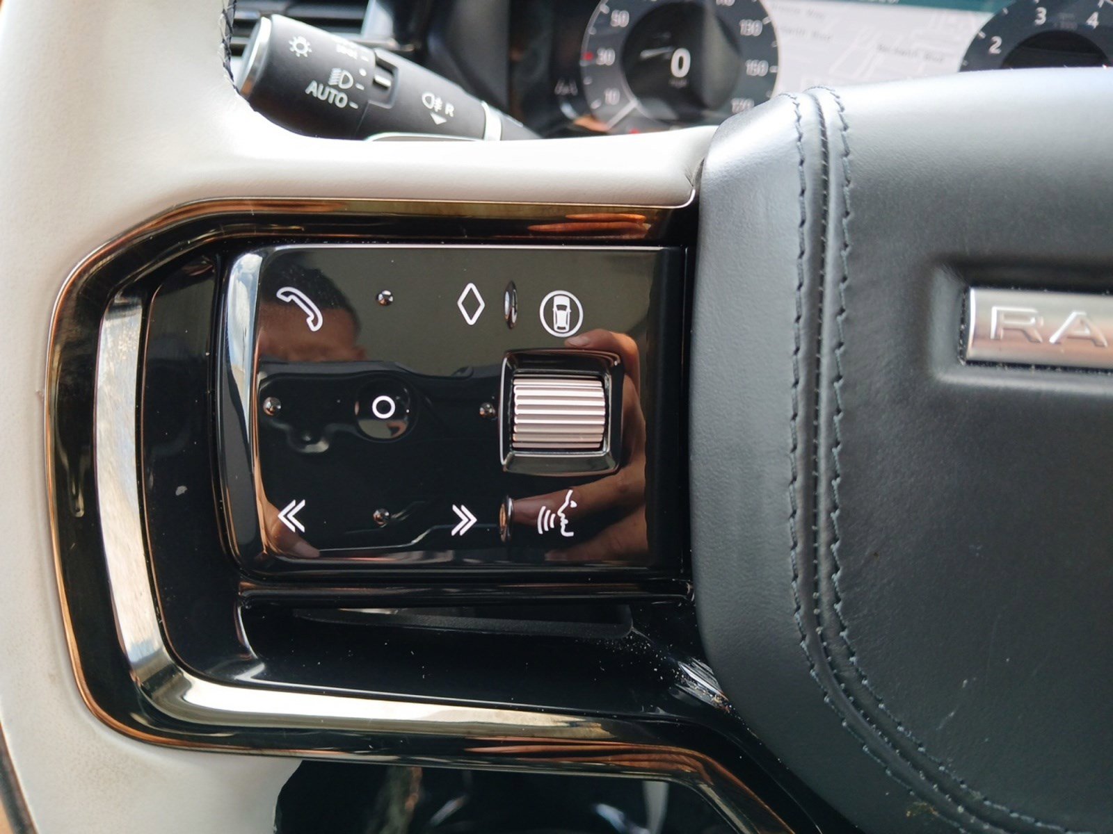 Used 2025 Land Rover Range Rover Velar S image 18