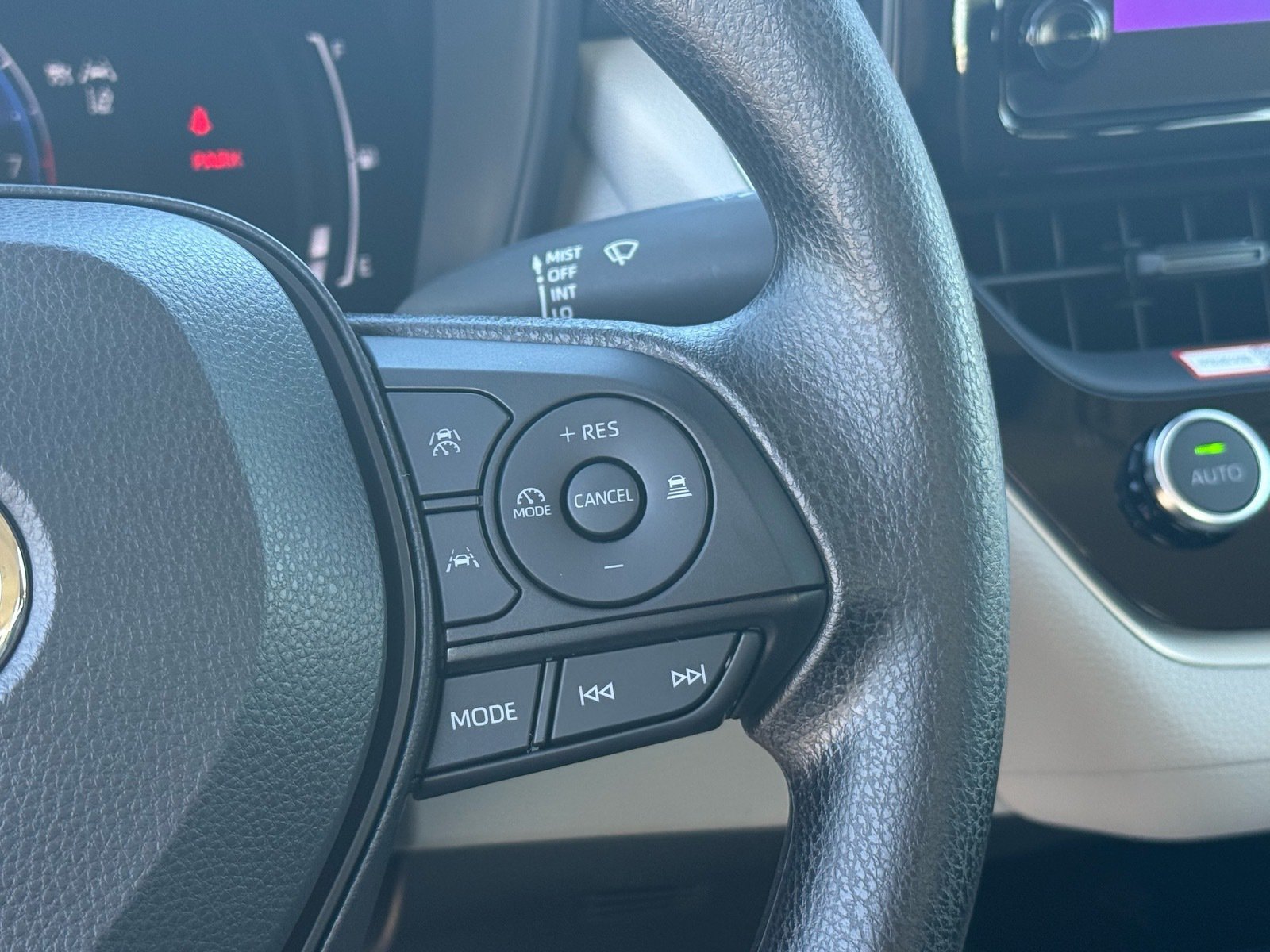 Used 2027 Toyota Corolla LE w/ LE Premium Package FWD image 18