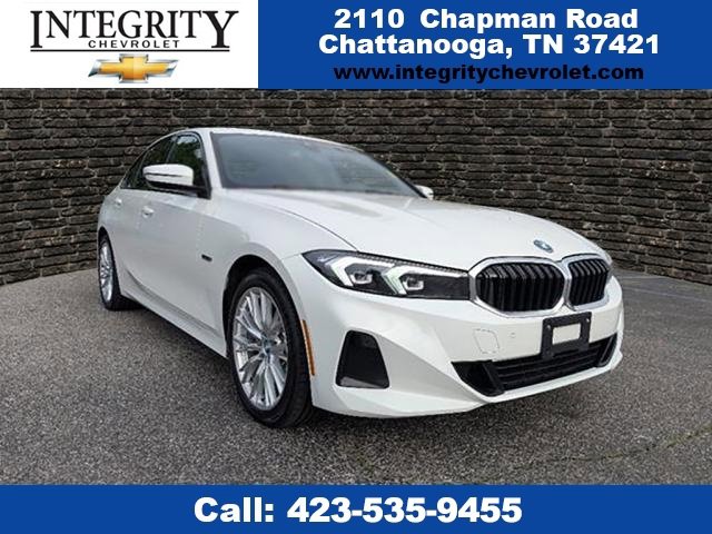 Used 2023 BMW 330e image 1