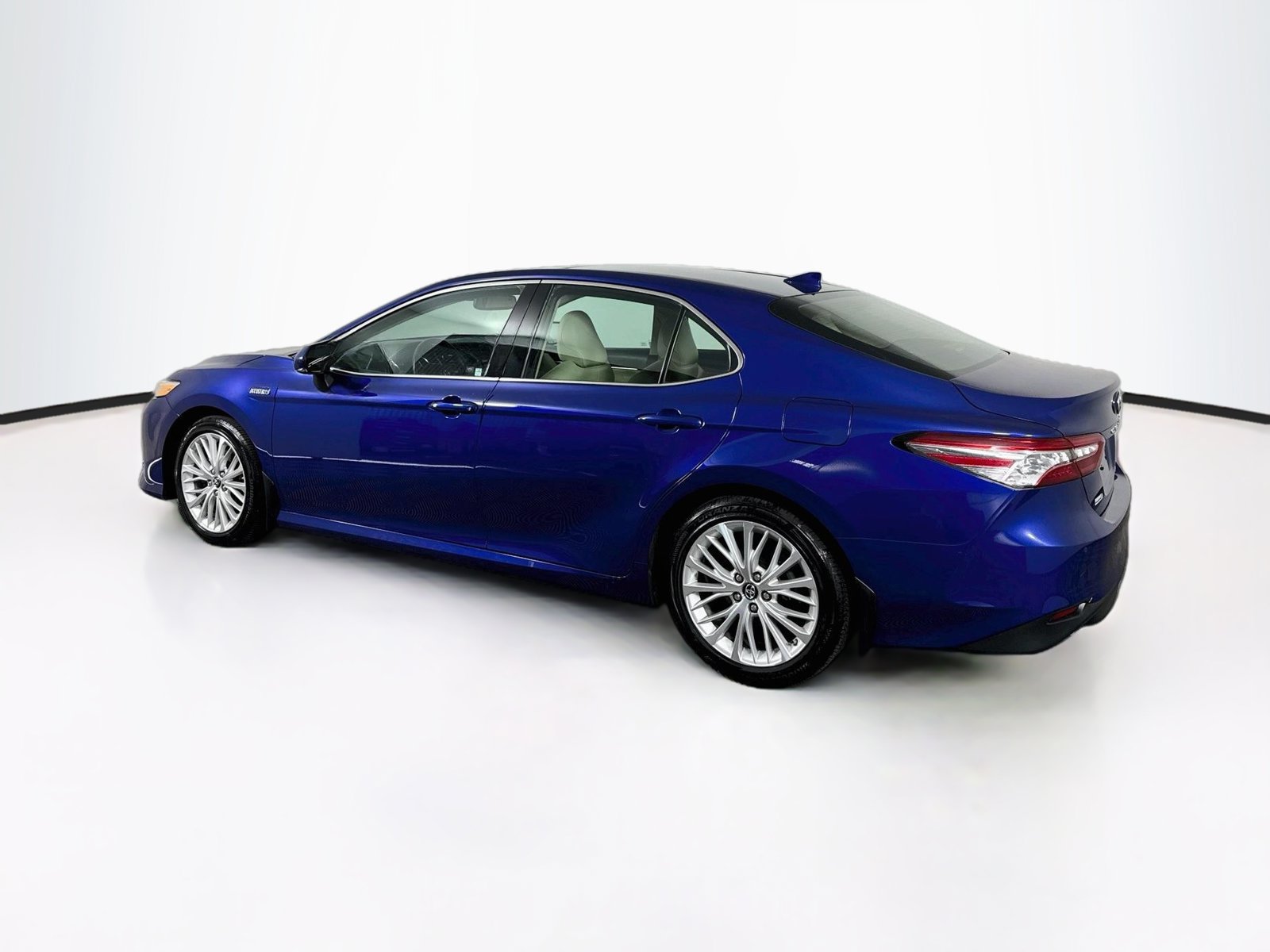Used 2018 Toyota Camry XLE w/ Audio Package FWD image 5