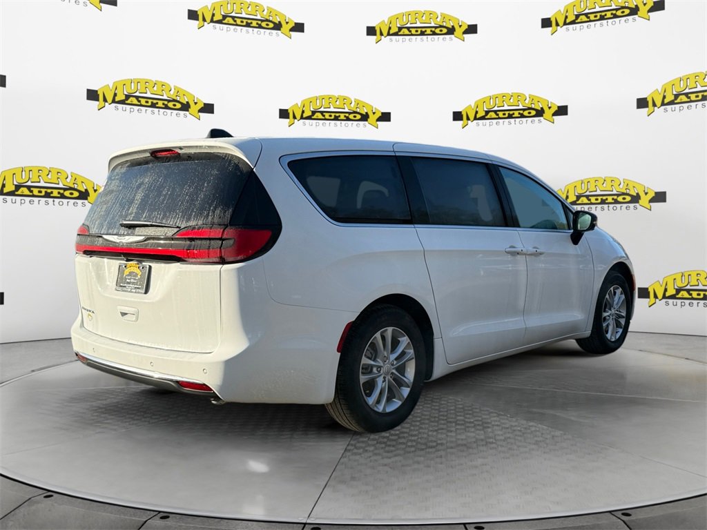 New 2026 Chrysler Pacifica Select image 5