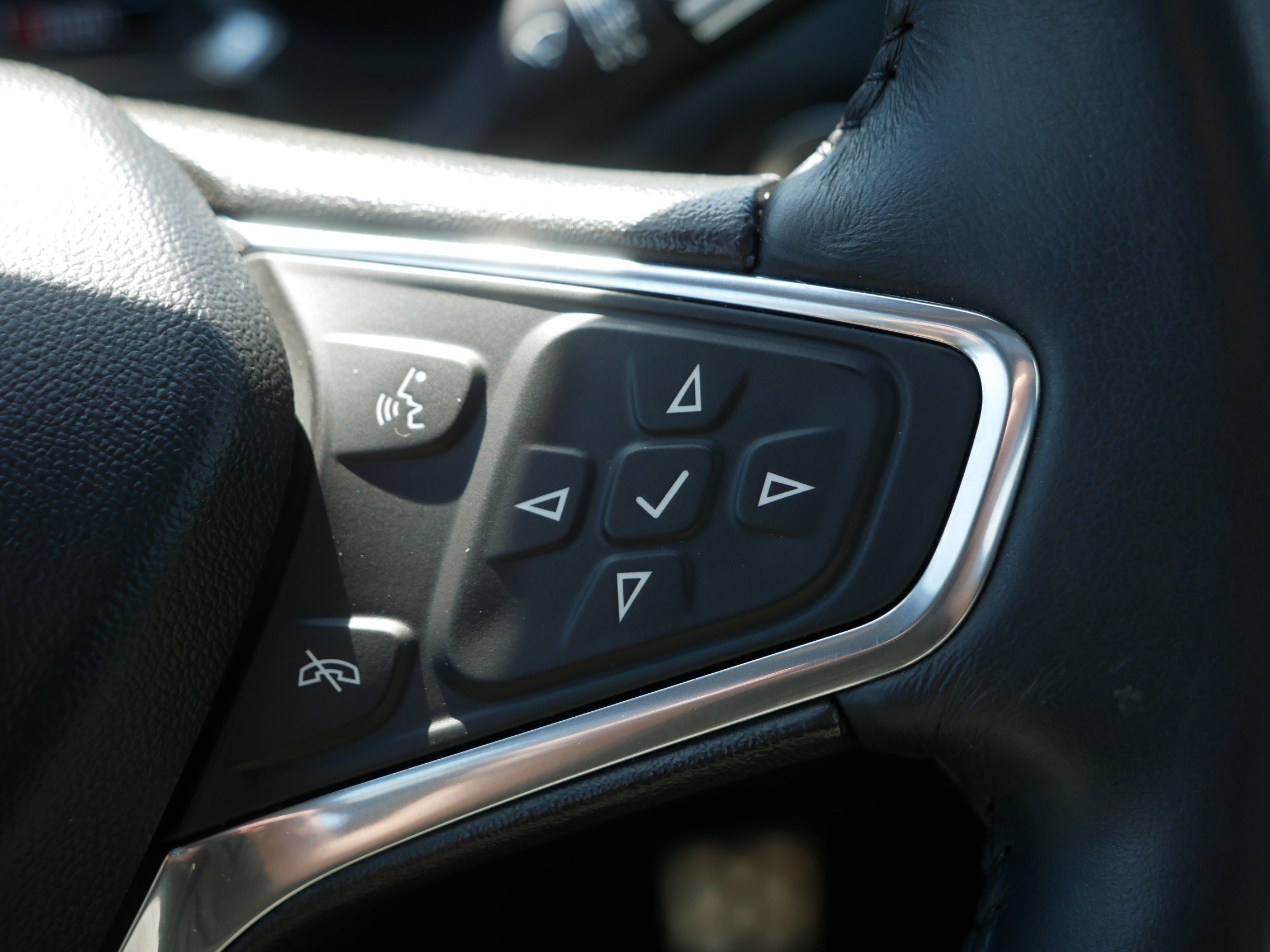 Used 2017 Chevrolet Malibu LT w/ Leather Package FWD image 30