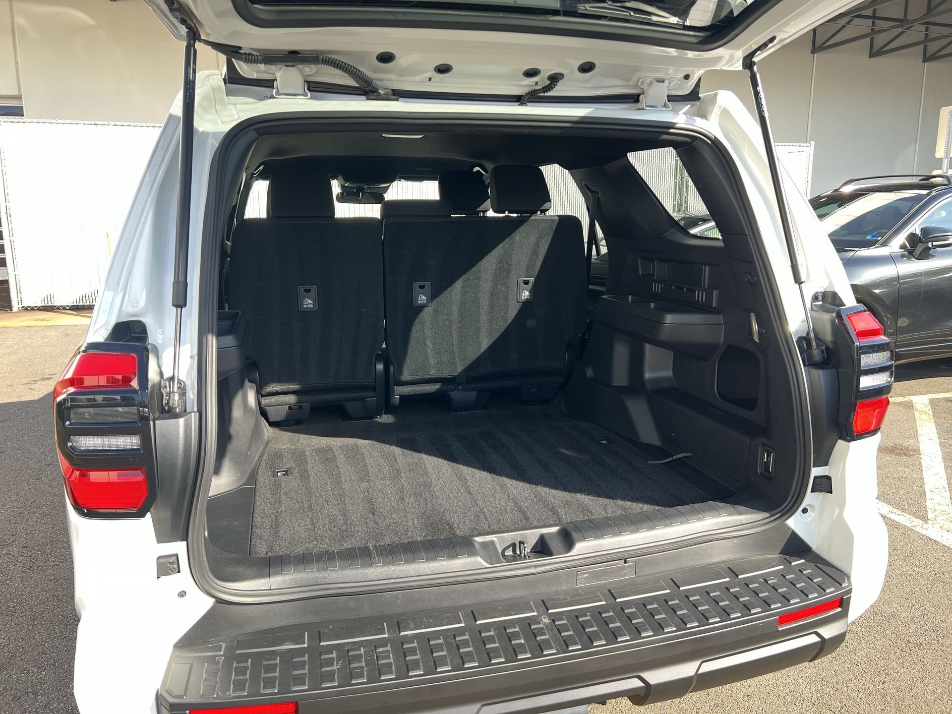 Used 2025 Toyota 4Runner SR5 AWD/4WD image 36
