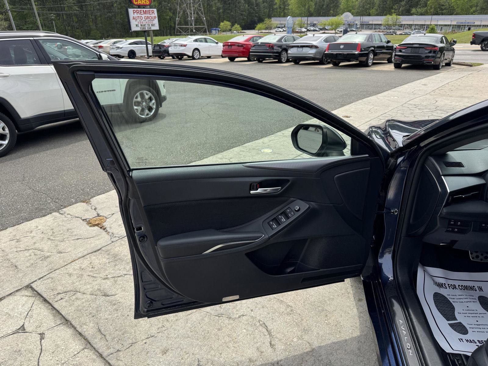 Used 2019 Toyota Avalon XSE w/ All Weather Liner Package image 6