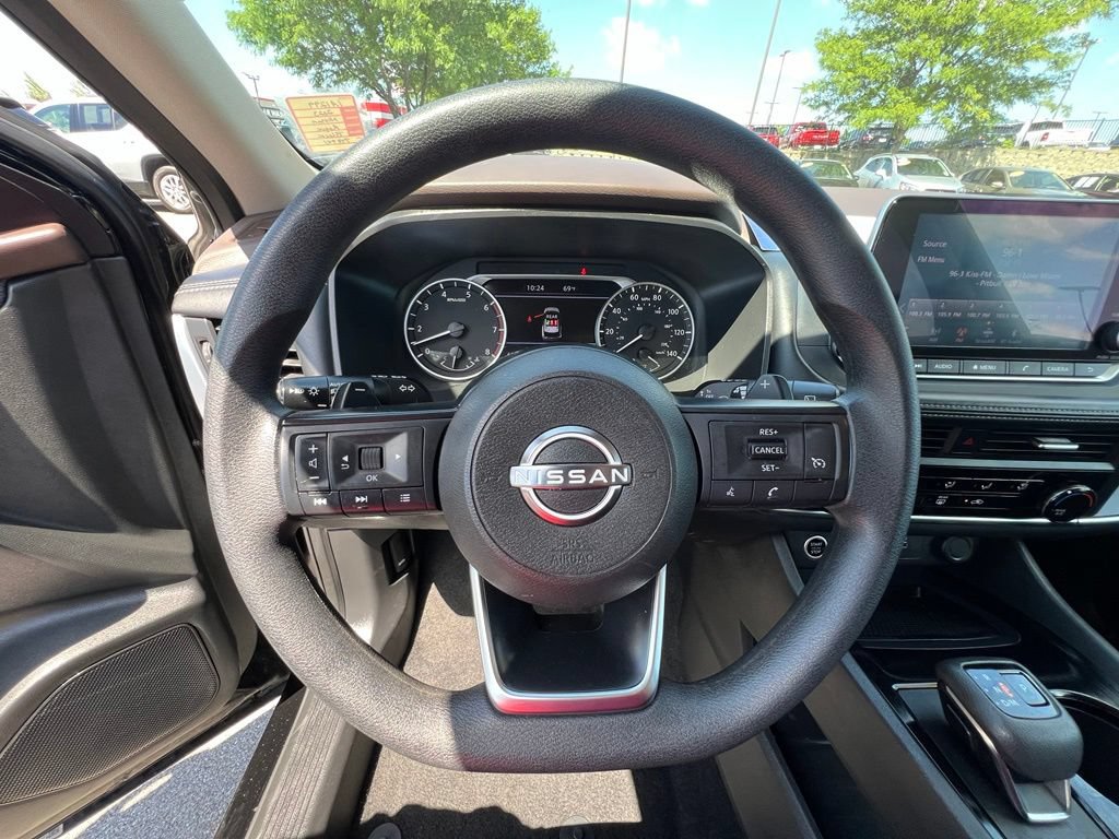 Used 2023 Nissan Rogue S AWD/4WD image 38