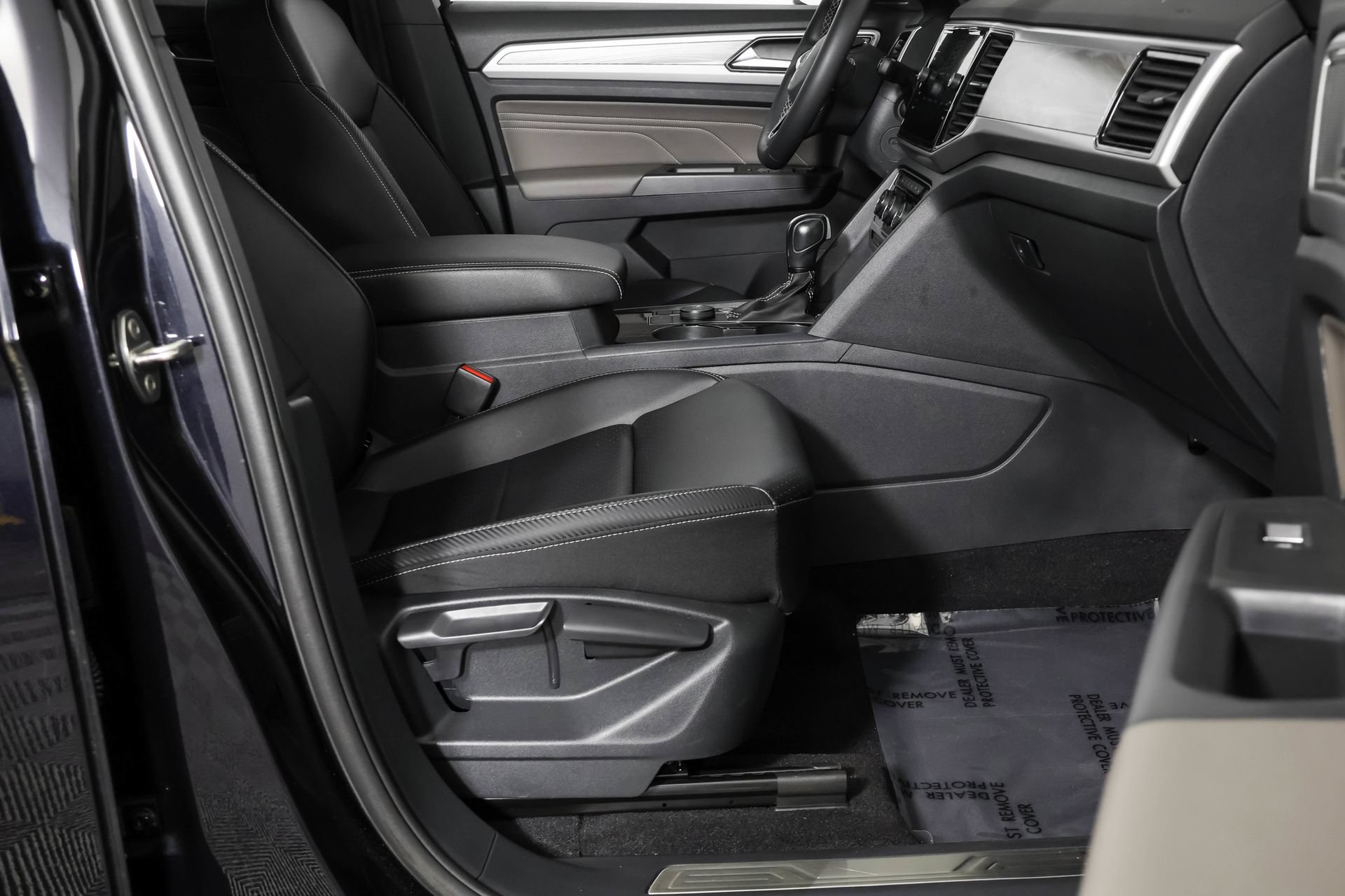 Certified 2023 Volkswagen Atlas Cross Sport SE w/ Panoramic Sunroof Package AWD/4WD image 45