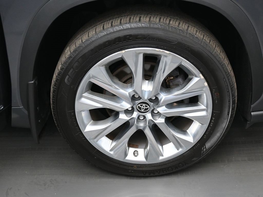 Used 2022 Toyota Highlander Limited image 41