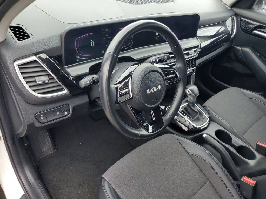 Used 2025 Kia Seltos S FWD image 13